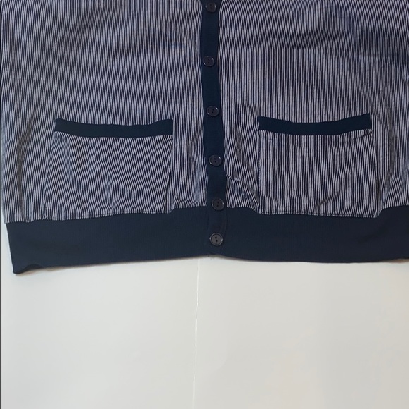 Twenty One Men  Cardigan size large [1220] - Picture 4 of 5